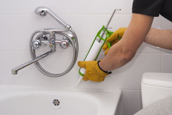 Bathtub Caulking in Strongsville